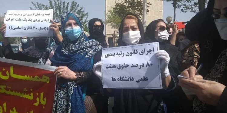 Suppression of the Teachers and Bus Drivers Protests: Download Zamaneh’s Quarterly Labor Rights Report