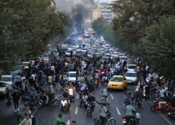 The Revolutionary Guard Threatens Iranian Protesters with a Crackdown that is already Happening; Tens of Protesters Killed