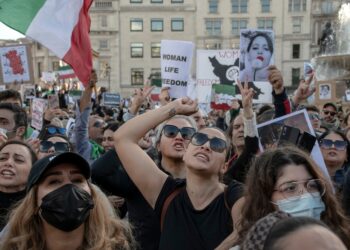 Students, Feminists and Politicians Showing up for Iran